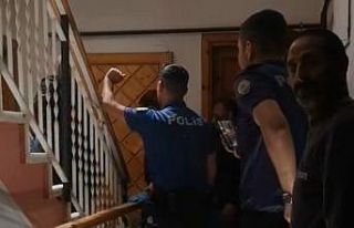 Turgutlu’da evinde 12 köpekle yaşayan kadın gözaltına...