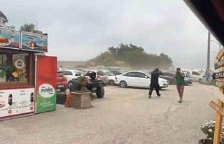 Turistik ilçede fırtına tozu dumana kattı