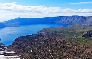 Turizm sezonu açılan Nemrut Kalderası havadan görüntülendi