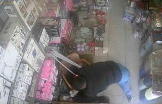 Üç iş yerini soydu, "İş yerlerine bir şeyler...