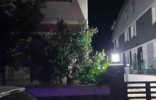 Üçüncü kattan düşen şahıs hayatını kaybetti