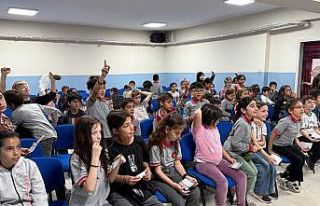 Üniversite öğrencileri miniklere trafik bilinci...