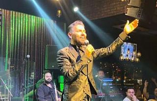 Ünlü şarkıcı aynı günde 3 farklı programda...