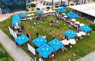 Üretici kadınlar üniversitede stant açtı