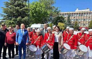 Uşak’ta engellilere farkındalık yürüyüşü...