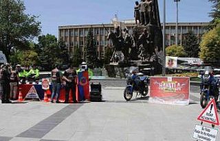 Uşak’ta öğrencilere kırmızı düdük dağıtıldı