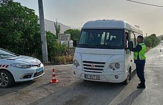 Uşak’ta polis ve jandarmadan okul çevreleri ve...