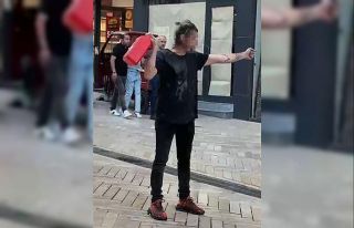 Üstüne benzin dökerek kendini yakmak istedi, polis...