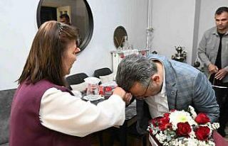 Vali Aksoy’dan şehit annesine Anneler Günü ziyareti