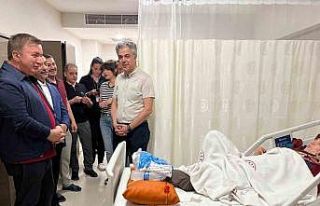 Vali Aydoğdu, hastanede tedavi gören hastalara ziyarette...