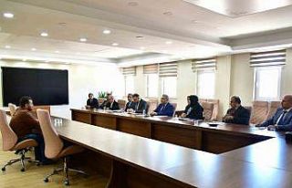 Vali Çiçek, Halk gününde vatandaşların sorunlarını...