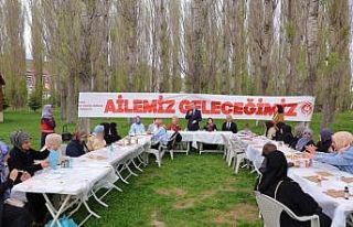 Vali Eldivan, şehit, gazi ve koruyucu aile anneleriyle...