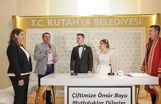 Vali Musa Işın, nikâh töreninde genç çiftin...