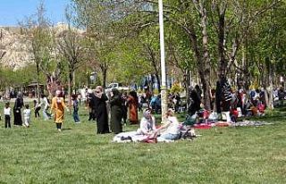 Van’da Hıdırellez etkinliği renkli görüntülere...