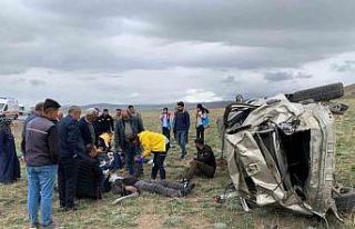 Van’da kontrolden çıkan otomobil takla attı;...