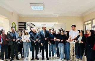 Van’da ‘Tiyatro Dekorları Maket Sergisi’ açıldı