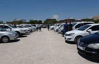 Van’daki oto pazarı satıcılarla doldu