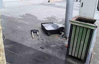 Vatandaşlar şüpheli valizi görüntülemek için...