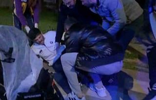 Virajı alamayan motosiklet kaldırıma çarptı:...