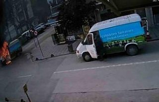 Vites kutusu arızalanan kamyonet alev alev yandı