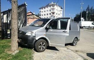 Yalvaç’ta ticari araç ile otomobil çarpıştı:...