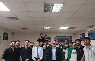 ‘Yaşayan İnsan Hazinesi’ Birol, öğrencilerle...