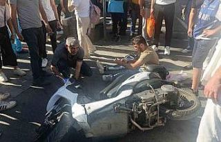 Yaya geçidinde motosikletler çarpıştı: 3 yaralı
