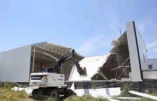 Yaylacık’ta kaçak depo yıkıldı