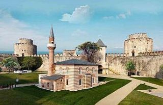 Yedikule Hisarı’nda ihya edilen Fatih Mescidi ibadete...