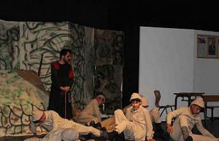 Yer Ayrı Ruh Aynı tiyatro gösterisi büyük beğeni...