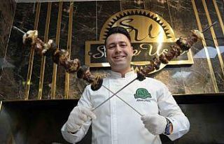 Yılda sadece 3 hafta yapılan sarımsak kebabı damak...