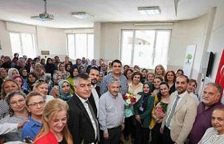 Yılmaz, başarılı kursiyerlere sertifikalarını...