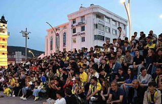 Yozgat’ta Fenerbahçe-Monaco maçı Cumhuriyet Meydanında...