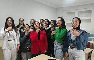 Yozgat’ta işaret dili öğrenerek engelleri kaldırmayı...