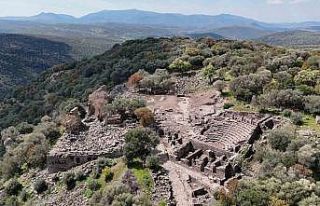 Yunusemre’den Aigai kazı çalışmalarına destek