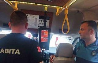 Zabıtalar halk otobüslerinde denetleme yaptı