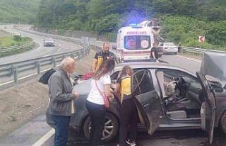 Zonguldak’ta virajı alamayan araç kaza yaptı:...