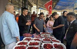 10 dakikada 2 buçuk kilo kiraz yedi, altını kazandı