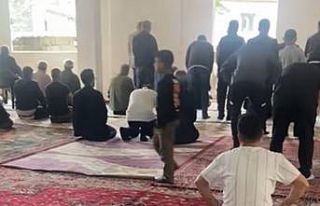 10 yıl sonra ilk namaz: Yarım yamalak camide bayram...