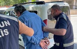 15 yıl hapis cezası olup 12 yıldır firarda olan...