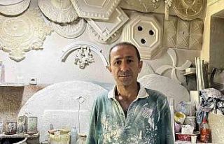 37 yıldır alçıyı sanat eserine dönüştürüyor