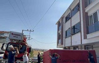 4 aylık bebeği rehin aldı, ‘yaklaşmayın’...