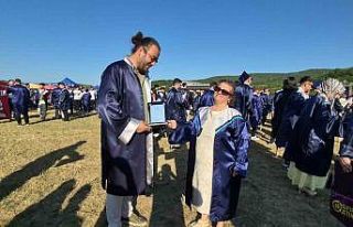 59 yaşındaki Hatice Gülbezer birincilikle üniversiteyi...