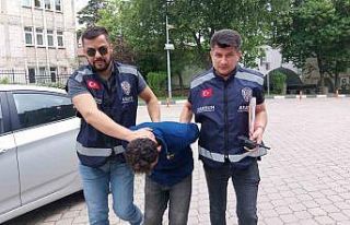 5 yıl önce çalıştığı işyerinin deposundan...