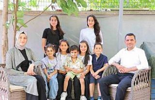 7 çocuklu öğretmen çift tebessüm ettirdi