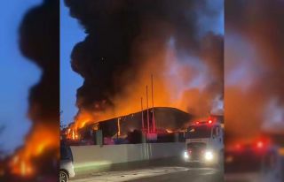 Adana’da geri dönüşüm fabrikasında yangın