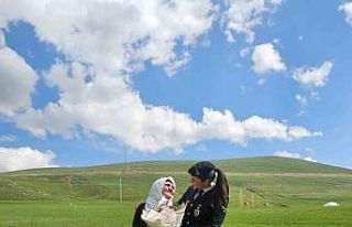 Ağrı’da jandarmadan bayramda şehit ailelerine...