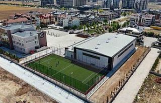 Ahmet Çalık Kapalı Spor Salonu ve Suni Çim Sahası’nın...