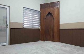 Ahşap oyma ile yenilediler, mescidi bayrama hazırladılar