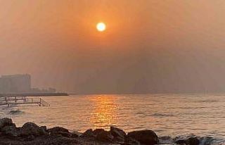 Akdeniz’de gün doğumuyla oluşan yakamoz mest...